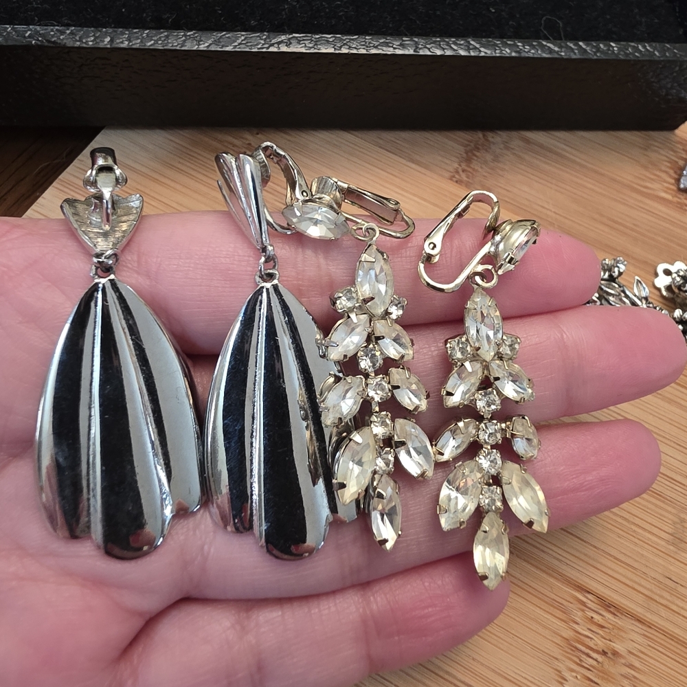 *Final Price* Huge Tray Assortment Lot Vintage Brooches & Earrings Bundle Estate - Picture 10 of 15